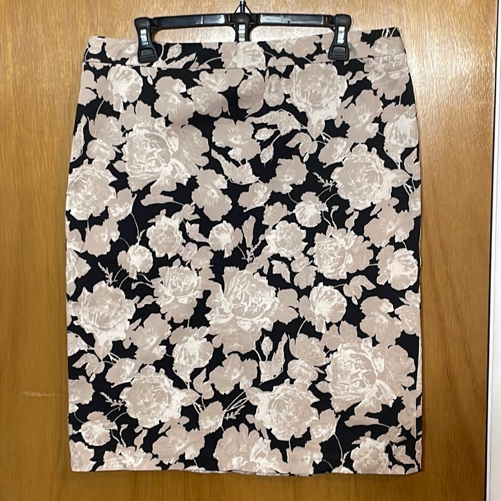 M&S Womens 10 (UK 14) Black with Tan Floral Pattern Pencil Skirt